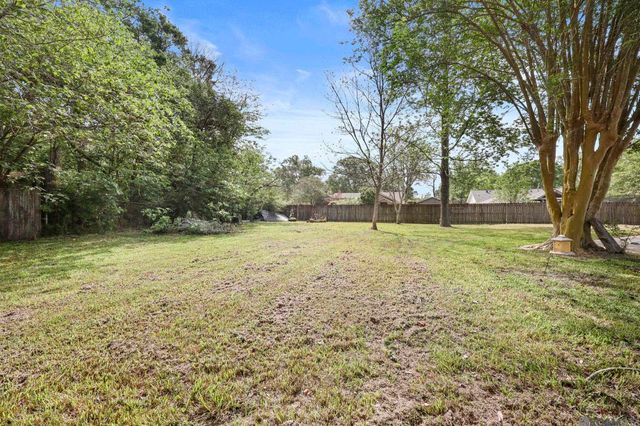 1056 E Lakeview Dr, Baton Rouge, LA 70810