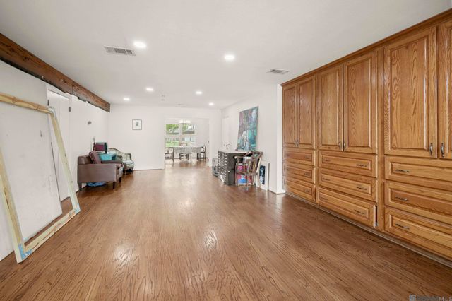 1056 E Lakeview Dr, Baton Rouge, LA 70810