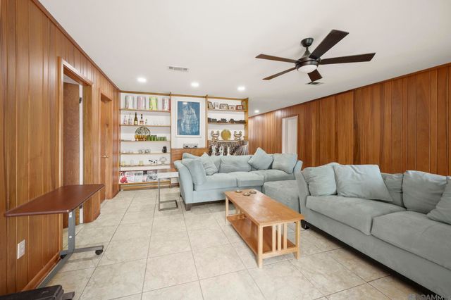 1056 E Lakeview Dr, Baton Rouge, LA 70810