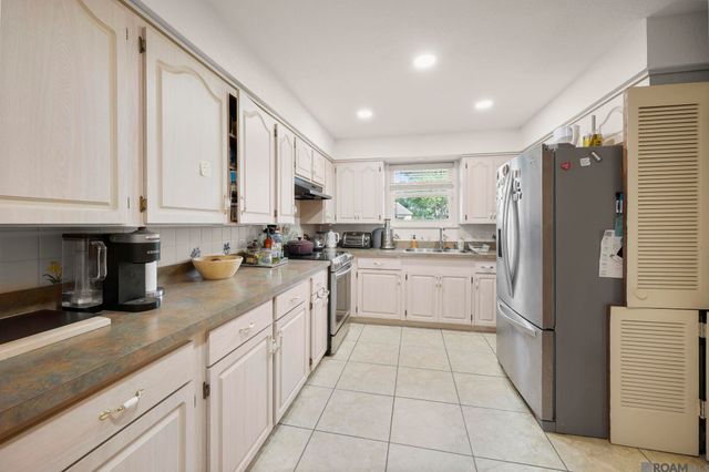 1056 E Lakeview Dr, Baton Rouge, LA 70810