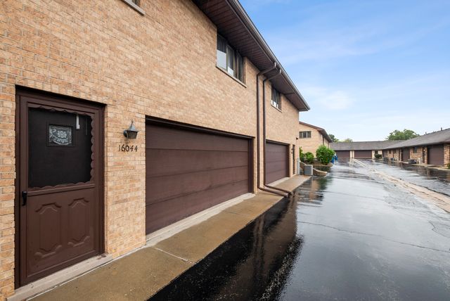 16044 Eagle Ridge Drive, Tinley Park, IL 60477
