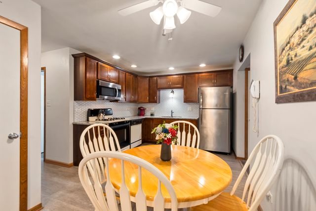 16044 Eagle Ridge Drive, Tinley Park, IL 60477