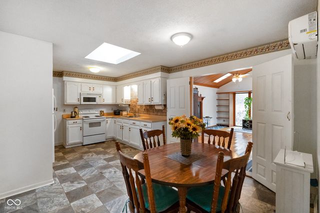 6979 Rinnie Seitz Road, Nashville, IN 47448