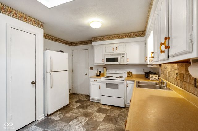 6979 Rinnie Seitz Road, Nashville, IN 47448