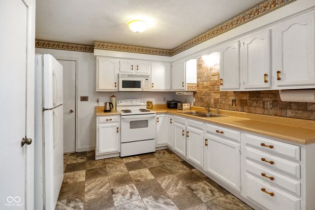 6979 Rinnie Seitz Road, Nashville, IN 47448