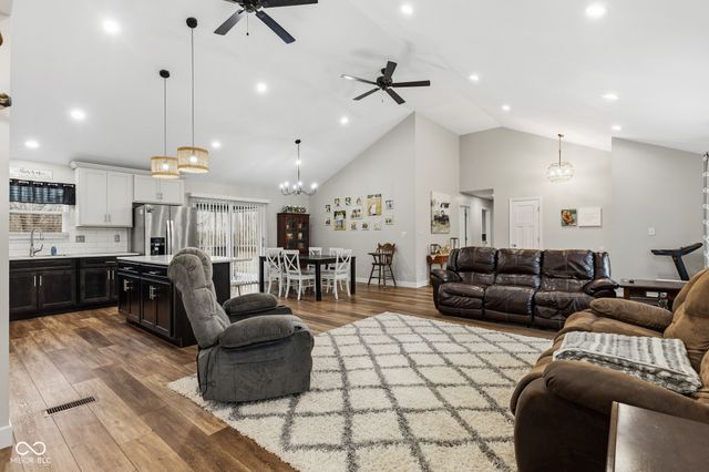 5675 W 200 N, Lebanon, IN 46052