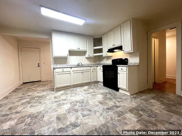 751 Woodbury Road, Jackson, MS 39206