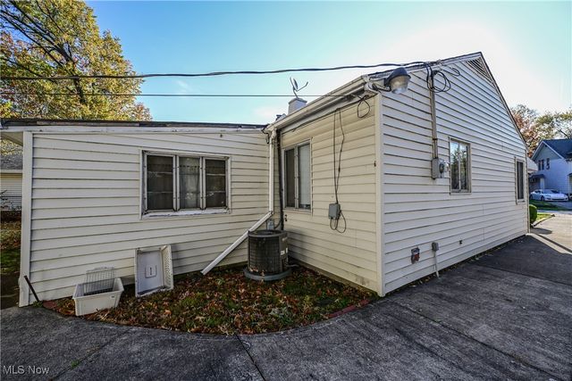 19613 Shelton Drive, Cleveland, OH 44110