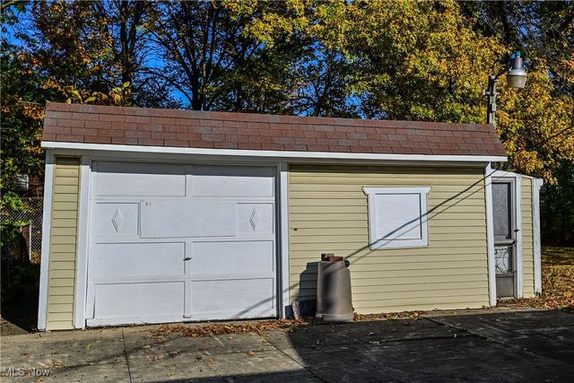 19613 Shelton Drive, Cleveland, OH 44110