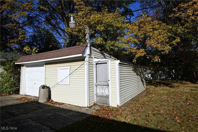 19613 Shelton Drive, Cleveland, OH 44110