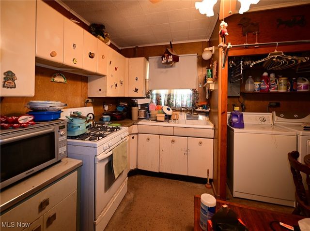 19613 Shelton Drive, Cleveland, OH 44110