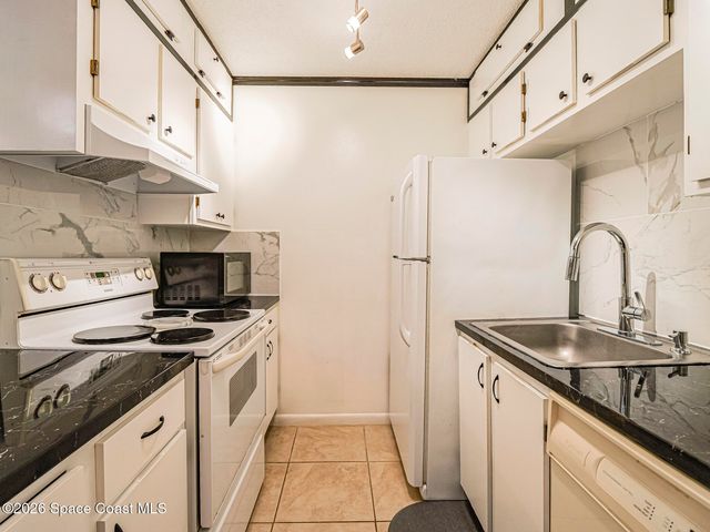 1198 Breezy Way 7a, Sebastian, FL 32958