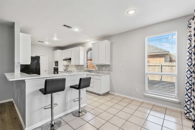 2708 Lake Country Drive, Grand Prairie, TX 75052