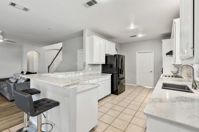 2708 Lake Country Drive, Grand Prairie, TX 75052