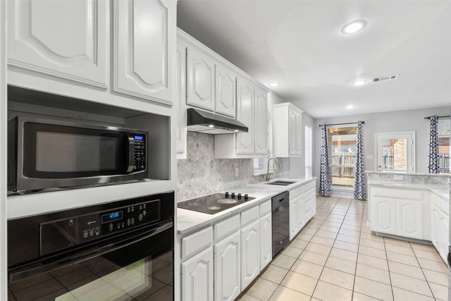 2708 Lake Country Drive, Grand Prairie, TX 75052