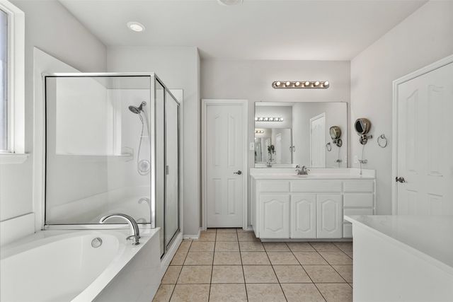 2708 Lake Country Drive, Grand Prairie, TX 75052