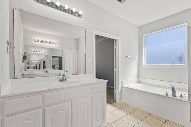 2708 Lake Country Drive, Grand Prairie, TX 75052