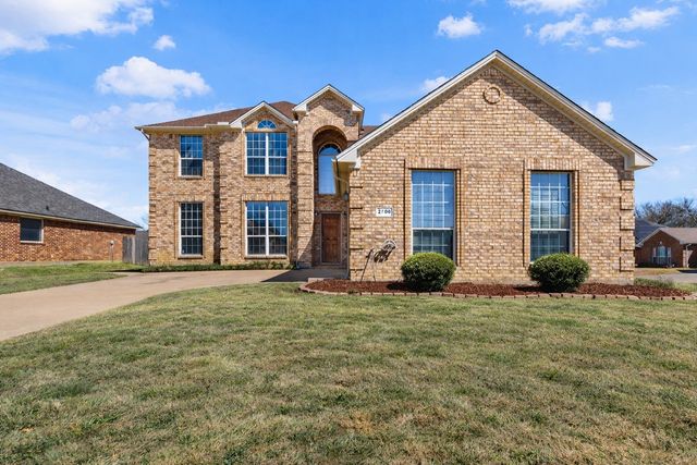 2708 Lake Country Drive, Grand Prairie, TX 75052