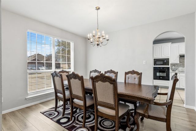 2708 Lake Country Drive, Grand Prairie, TX 75052