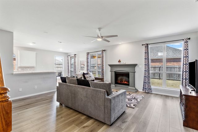 2708 Lake Country Drive, Grand Prairie, TX 75052