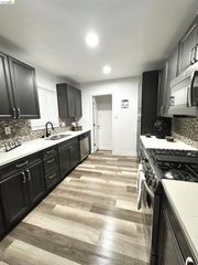 7724 Crest Ave, Oakland, CA 94605