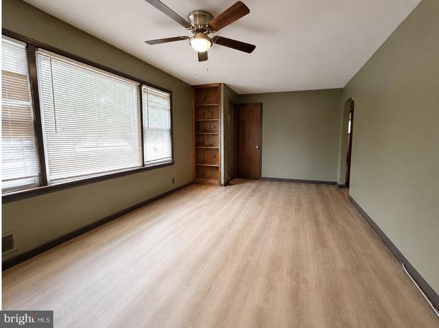 100 KENNEDY BLVD, Somerdale, NJ 08083