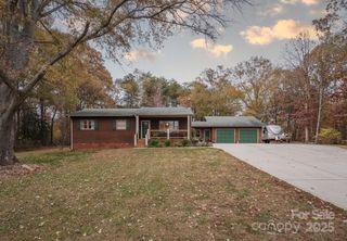 2174 Lynmore Drive, Sherrills Ford, NC 28673