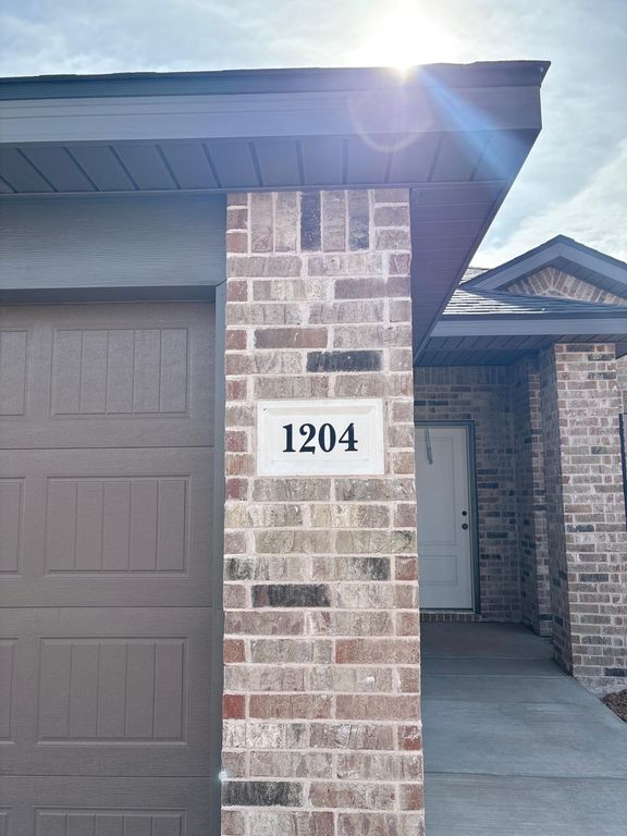 1204 Cottonwood Avenue, Wolfforth, TX 79382