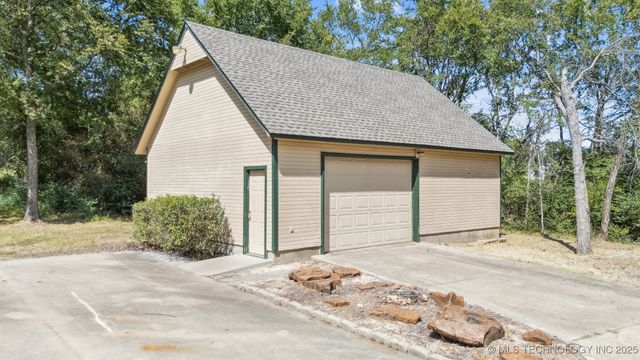 32965 E 740 Road, Wagoner, OK 74467