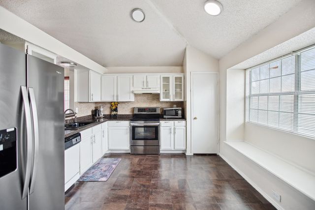 1106 Rosewood Lane, Lancaster, TX 75146