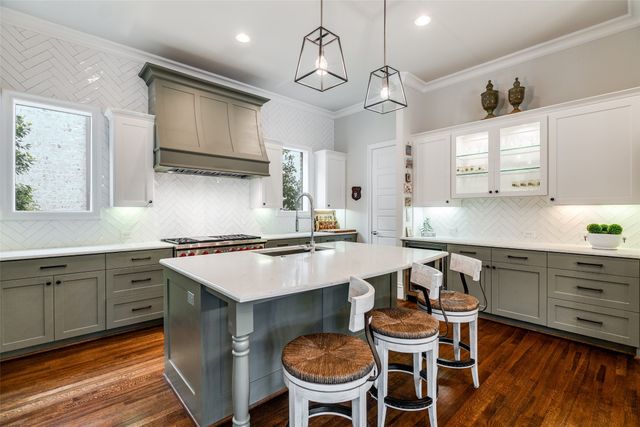 32 Fawn Wood Drive, Dallas, TX 75248