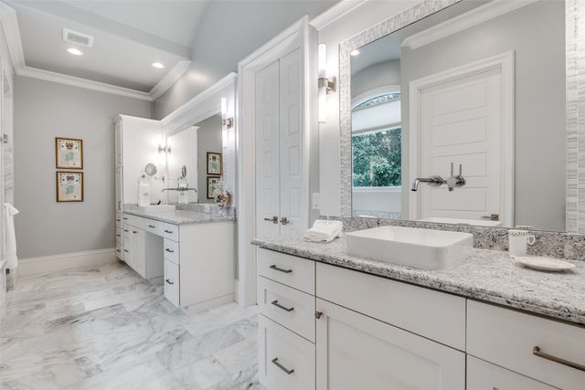 32 Fawn Wood Drive, Dallas, TX 75248