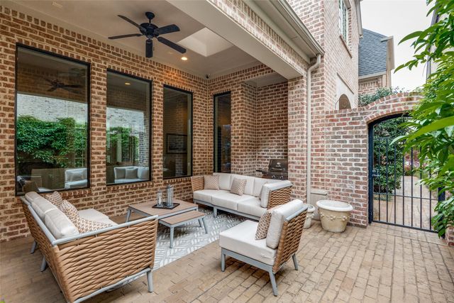 32 Fawn Wood Drive, Dallas, TX 75248