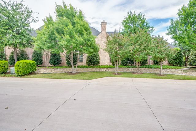 32 Fawn Wood Drive, Dallas, TX 75248