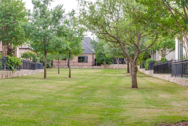 32 Fawn Wood Drive, Dallas, TX 75248