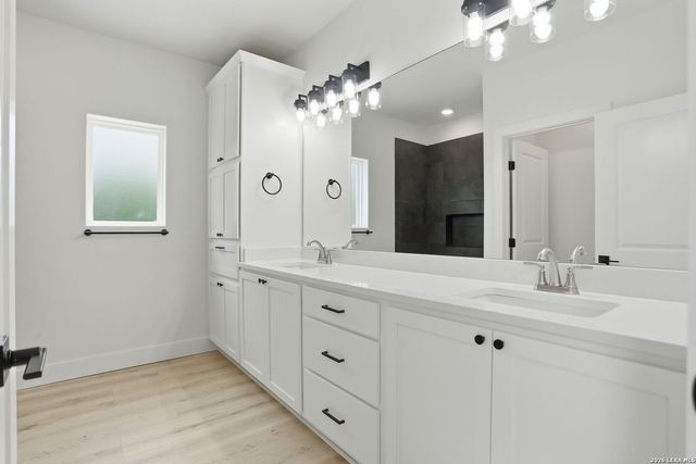 1147 PANIOLO DR, Boerne, TX 78006