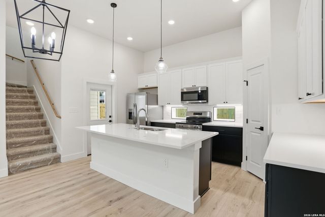 1147 PANIOLO DR, Boerne, TX 78006