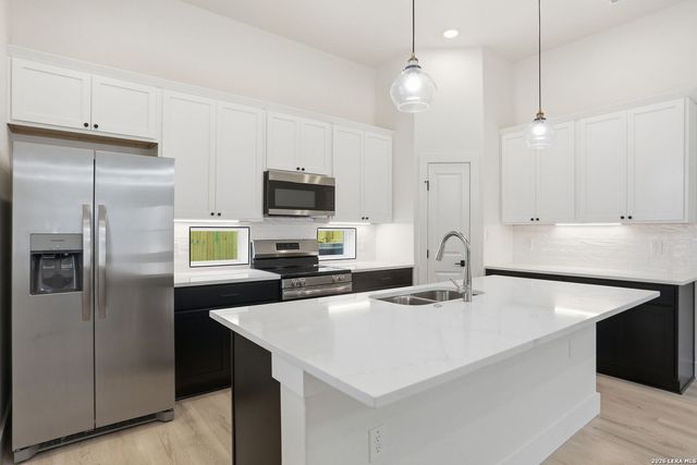 1147 PANIOLO DR, Boerne, TX 78006