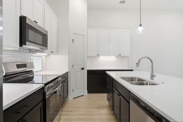 1147 PANIOLO DR, Boerne, TX 78006