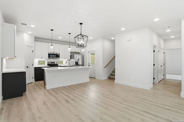 1147 PANIOLO DR, Boerne, TX 78006