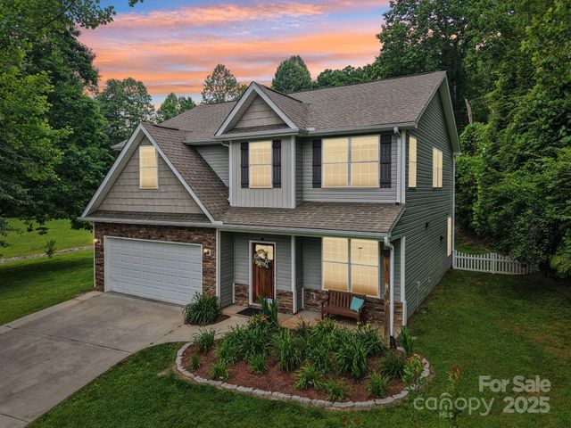 22 Streamside Drive, Hendersonville, NC 28791