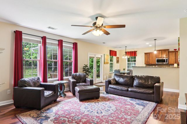 22 Streamside Drive, Hendersonville, NC 28791