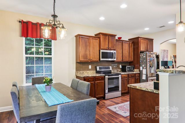 22 Streamside Drive, Hendersonville, NC 28791