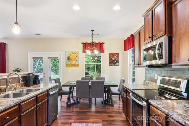 22 Streamside Drive, Hendersonville, NC 28791