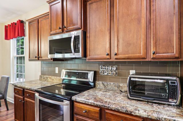 22 Streamside Drive, Hendersonville, NC 28791