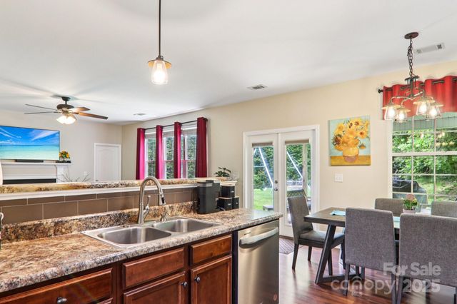 22 Streamside Drive, Hendersonville, NC 28791