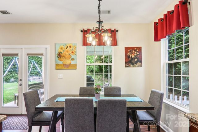 22 Streamside Drive, Hendersonville, NC 28791