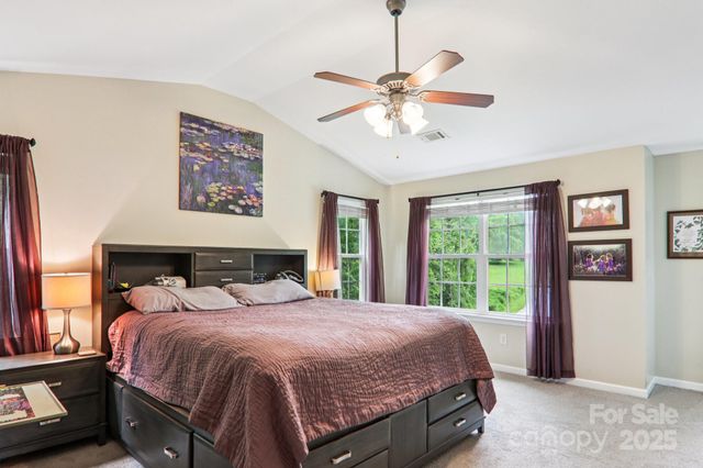 22 Streamside Drive, Hendersonville, NC 28791