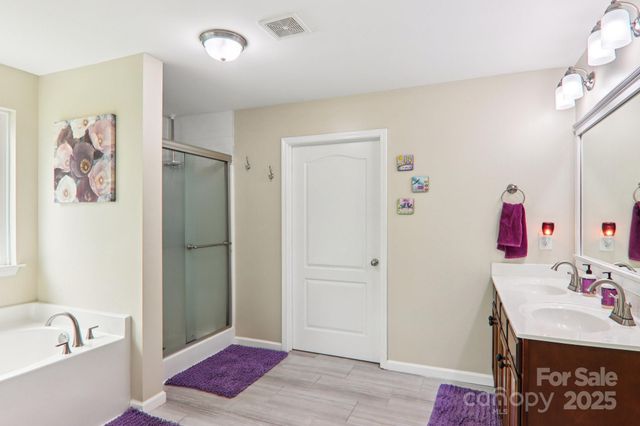 22 Streamside Drive, Hendersonville, NC 28791