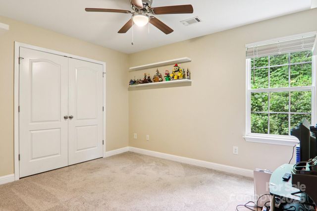 22 Streamside Drive, Hendersonville, NC 28791